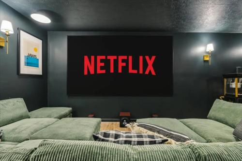 Ultimate Family Getaway Hot Tub and Movie Nights in McGaheysville, USA