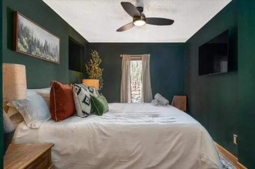 Ultimate Family Getaway Hot Tub and Movie Nights in McGaheysville, USA