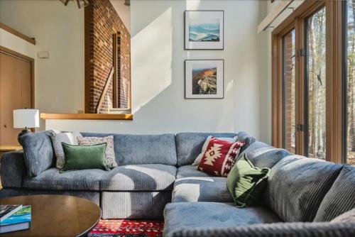 Ultimate Family Getaway Hot Tub and Movie Nights in McGaheysville, USA