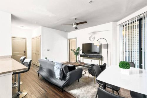 Vibrant 2BR Near Birminghams Best Spots 22 in Birmingham, USA