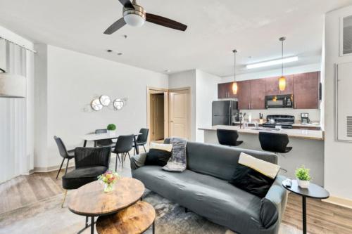 Vibrant 2BR Near Birminghams Best Spots 22 in Birmingham, USA