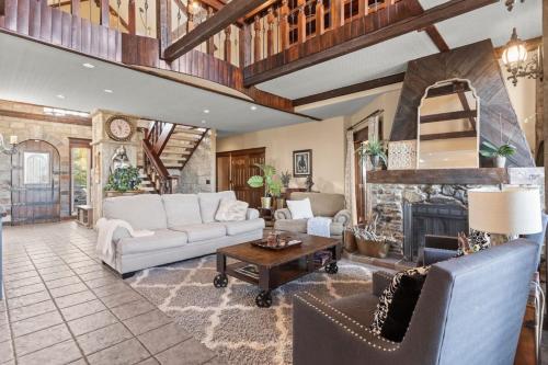 . Country Escape - Acreage Home with Park