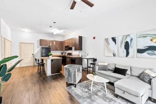 Comfortable 1BR with Pool View in City Center in Birmingham, USA
