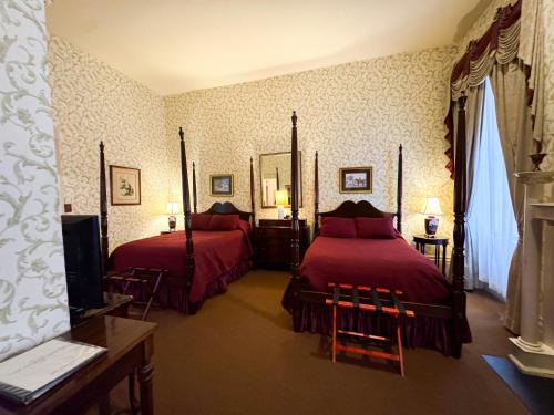The Guest House Historic Mansion - image 9