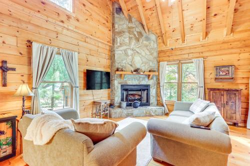 Private Hot Tub Secluded Ellijay Cabin on River in Ellijay, USA