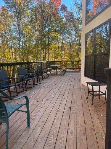 Facilities, The Quana - Hot tub, fire pit, and Huge Entertainment Area in New Plymouth (OH)