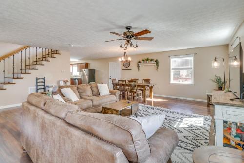 Pet-Friendly Shenandoah Cabin with Fire Pit and Grill! in Shenandoah, USA
