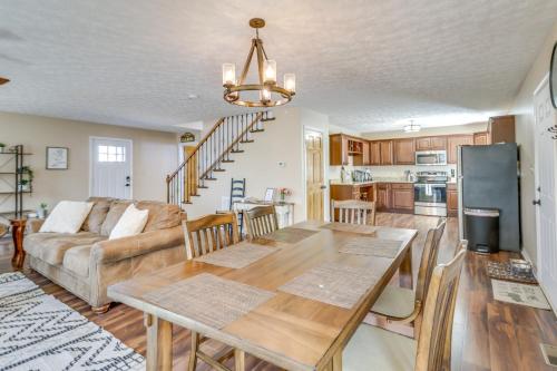 Pet-Friendly Shenandoah Cabin with Fire Pit and Grill! in Shenandoah, USA