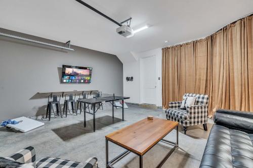 Huge Roof Deck with City Views 9 Beds in Nashville, USA