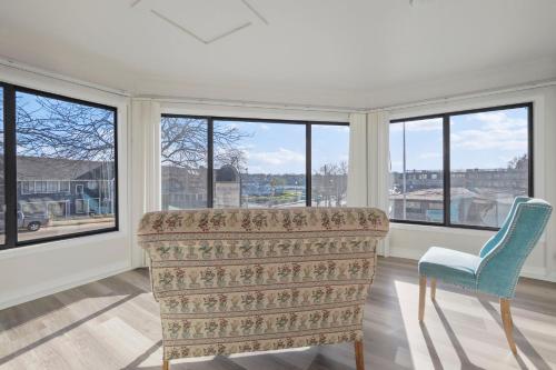 201 Pointes North Inn - image 3
