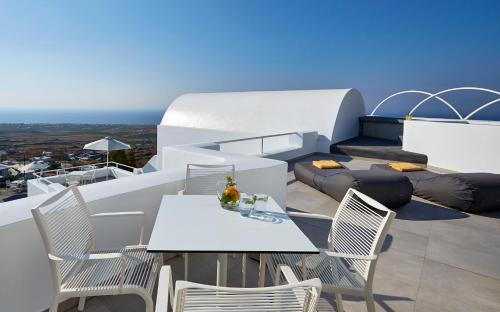 Aperanto Suite with Sea View & outdoor Jacuzzi image 10