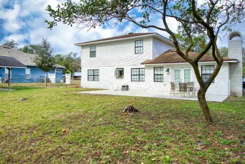 Létesítmények, Summer Spot! Luxury Retreat Grill Beach & Town in Vermont Heights (FL)