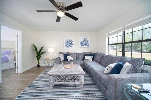 Summer Spot! Luxury Retreat Grill Beach & Town in Vermont Heights (FL)