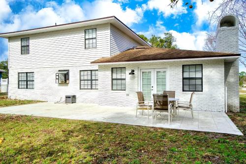 A szálláshely kívülről, Summer Spot! Luxury Retreat Grill Beach & Town in Vermont Heights (FL)