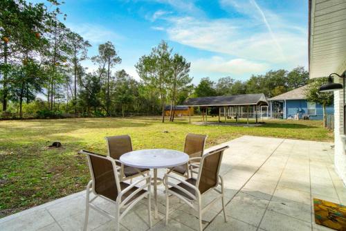 Létesítmények, Summer Spot! Luxury Retreat Grill Beach & Town in Vermont Heights (FL)