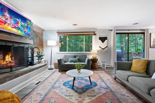 Spacious Mtn Pet Friendly Home Hottub Firepit in Harpers Ferry, USA