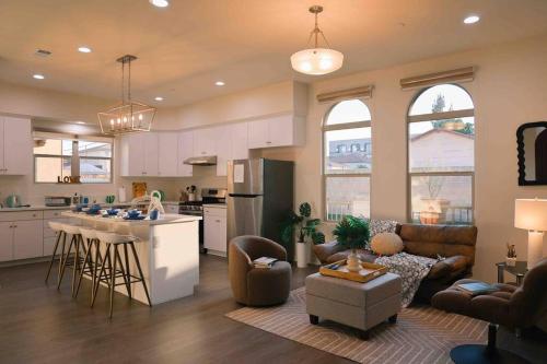 Jies Choice Decent 2b2b Suite 15 mins to DT unit C in Alhambra, USA