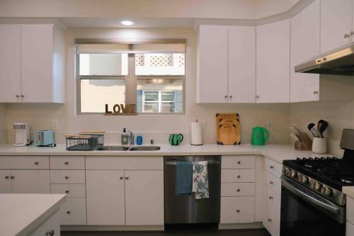 Jies Choice Decent 2b2b Suite 15 mins to DT unit C in Alhambra, USA