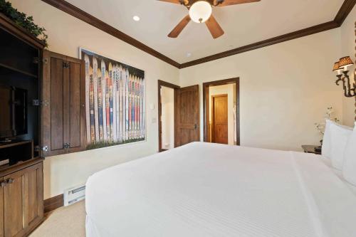 Three-Bedroom Apartment image 10