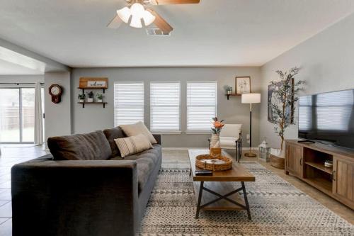Designer Home on Quiet St with Spacious Backyard in Cedar Park, USA
