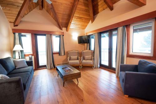 Queen One-Bedroom Suite with Ocean View - Non-Smoking