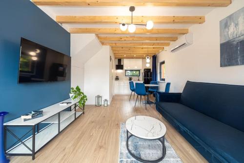 TOP house with private HOT TUB-near sea, lakes and forest