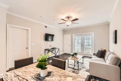 Crest At Midtown 4218 L 1 Bedroom 1 Bathroom in SoNo District