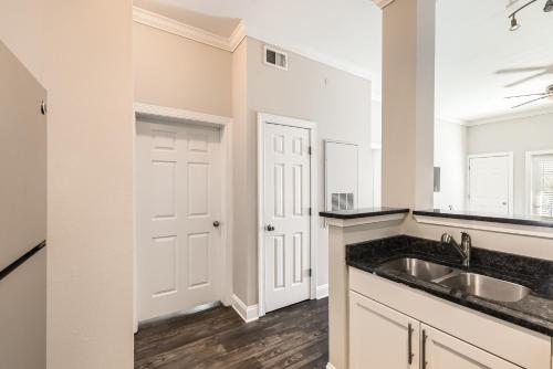 Crest At Midtown 4603 L 1 Bedroom 1 Bathroom in Atlanta, USA