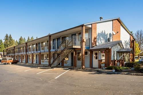 Super 8 by Wyndham Vancouver East, Vancouver