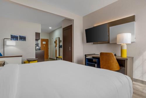 Comfort Suites Hattiesburg - image 38