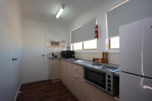 Costello Hotels - Moonta Bay Cabins in Moonta Bay