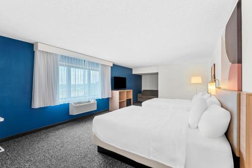AmericInn by Wyndham Cedar Falls - image 39