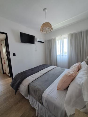 One-Bedroom Apartment image 2