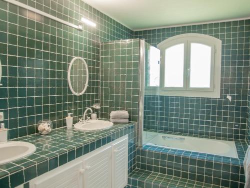Bathroom, Villa Nycou near La Bastide du Clos des Roses