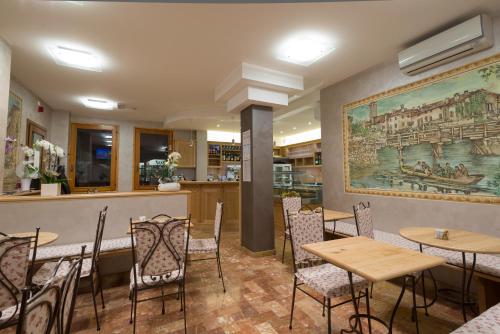 Hotel Italia 4