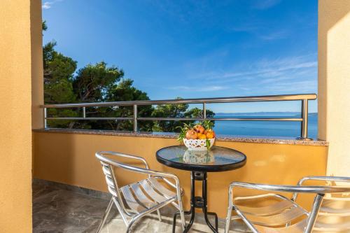 陽台/露台, Apartments with parking space Krvavica, Makarska - 23540 in 加菲薩