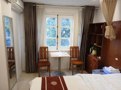 simple 14 nha chung – Hanoi, NY