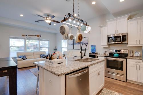 2 Mi to Lake Conroe Access Home with Pool Table! in Montgomery, USA