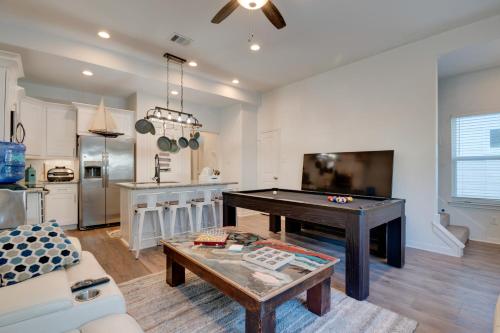 2 Mi to Lake Conroe Access Home with Pool Table! in Montgomery, USA