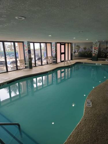 Lovely ocean-view condo right on the beach SC12 - image 4