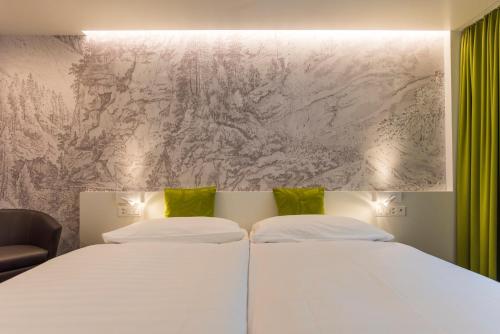 Hotel Weiss Kreuz Room Type - Deluxe Double Room