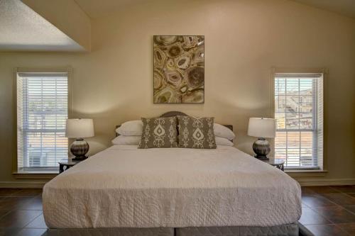 Casa Blanca in Texas Hill Country in Хант