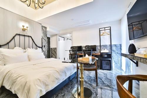 Gyeongsan February Hotel Hayang Branch