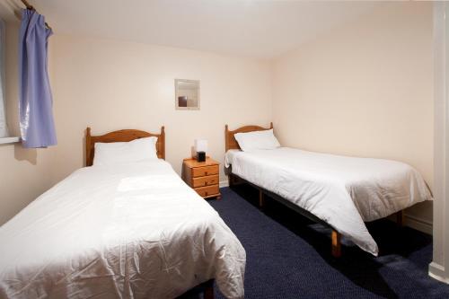 2 bedrooms, 4 beds