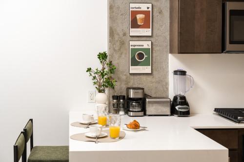 Luxury Full Floor Chelsea with WasherDryer 2bd in New York, USA