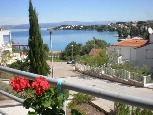  Apartment Mont Blanc in Nečujam