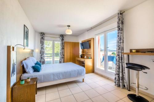 Studio Double Room with Balcony