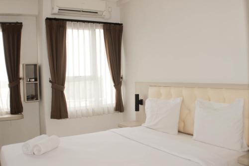 Homey and Cozy Studio Apartment at Elvis Tower By Travelio - image 2