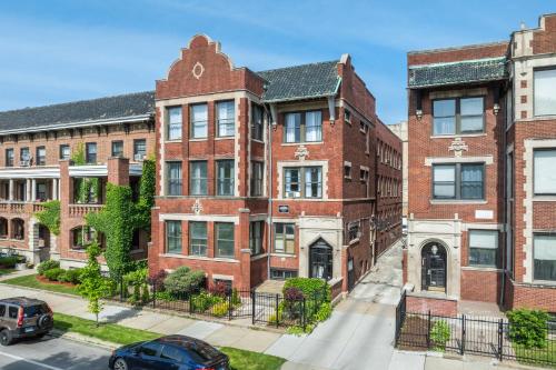 Exterior view, Drexel Apartments, Downtown Hyde Park in Hyde Park