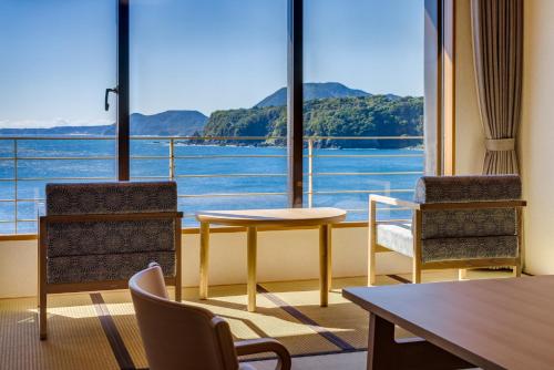 room detail thumbnail 1